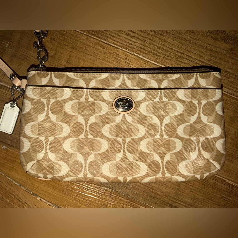 Coach Signature Peyton Dream C Go-Go Wristlet / Wallet - neutral colorway 🐚 - Picture 15 of 15
